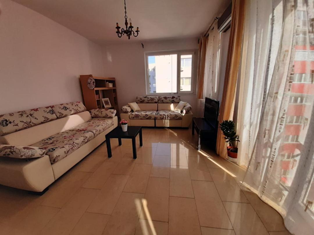 Arad Chic Apartament Uta Exteriér fotografie