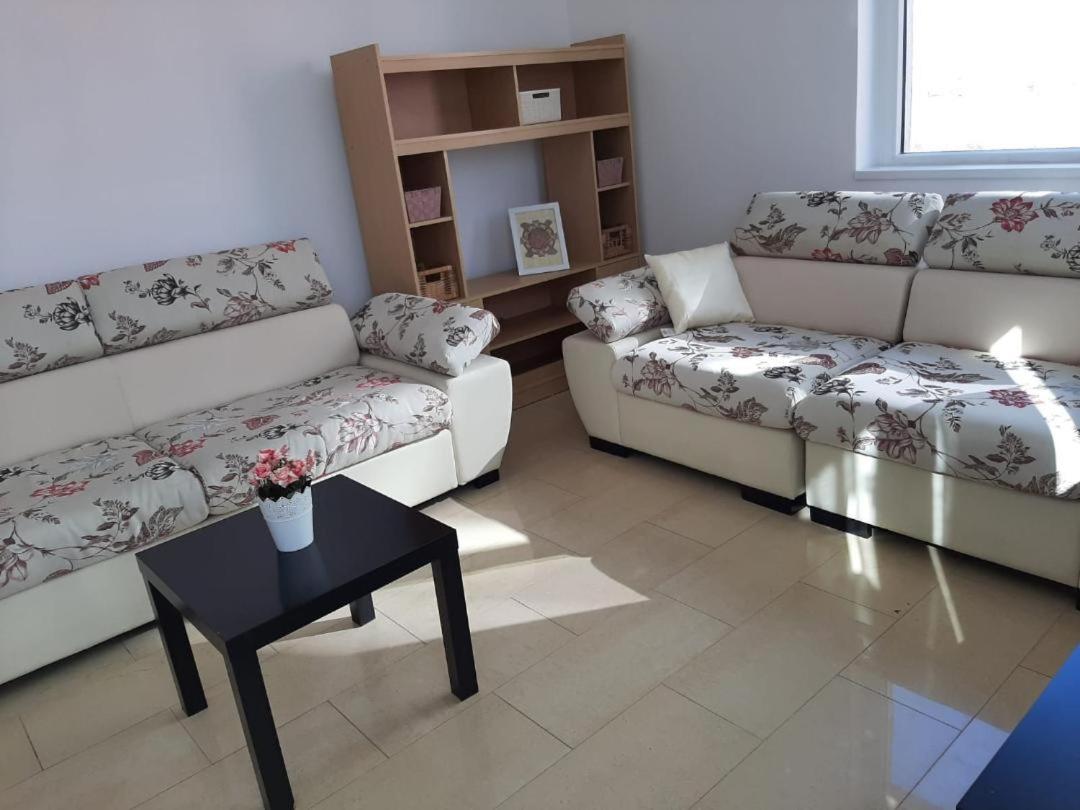 Arad Chic Apartament Uta Exteriér fotografie